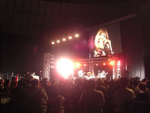 横浜アリーナでのライブが大成功！早くも新曲が完成！！
