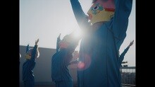 インパクト大のキャラクター必見の新曲「ラッキー」MVを公開！